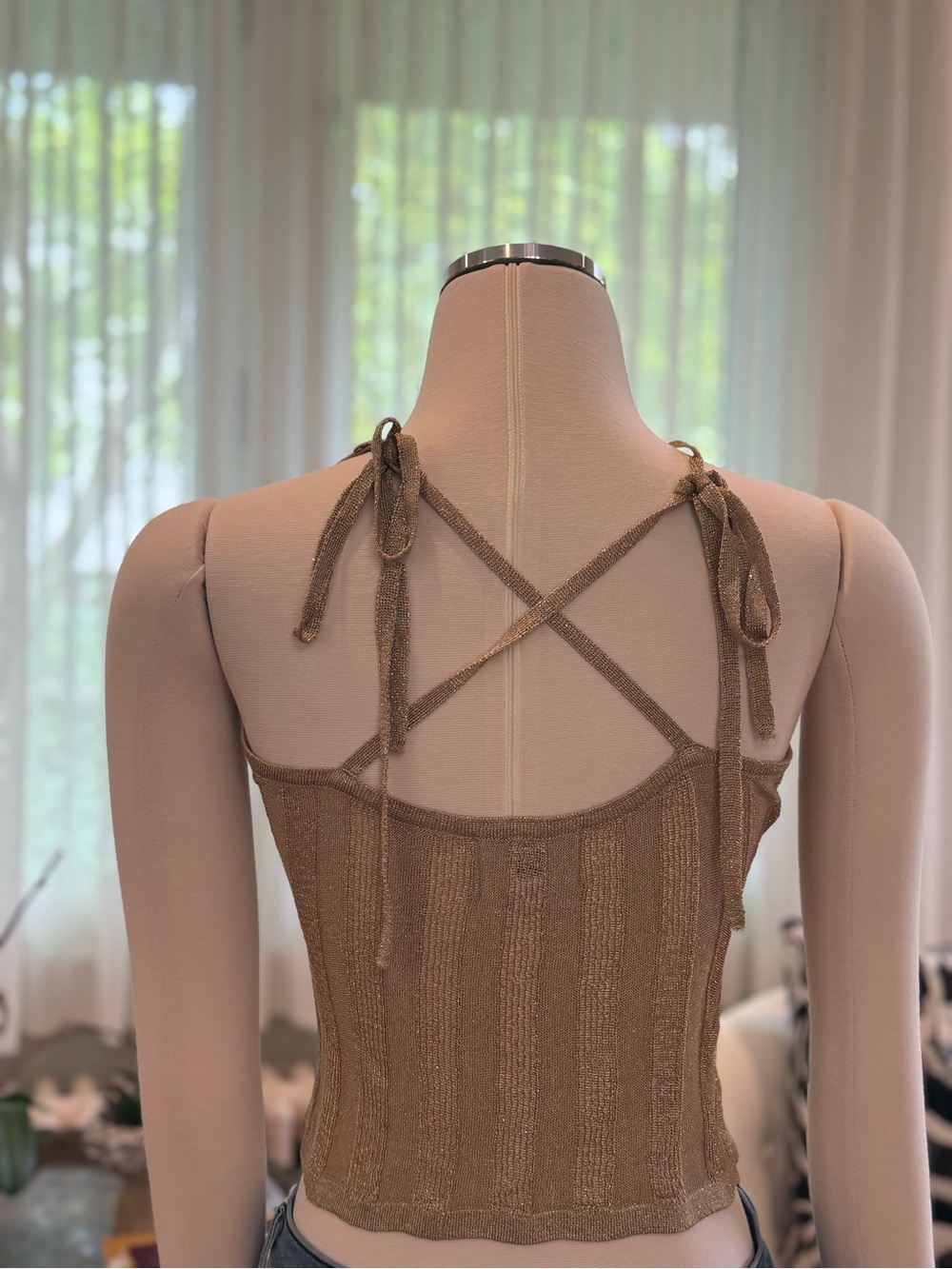 Metallic Gold Ribbed Halter Crop Top - Picture 4 of 4